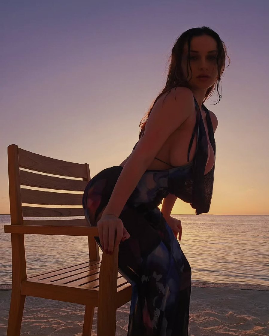 Sexy girl Miranda Faith nude in Zhuji