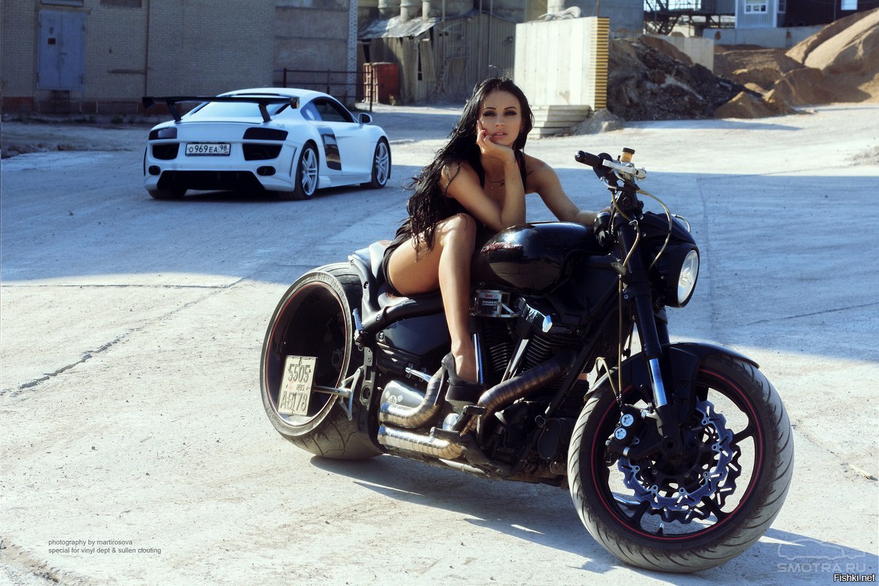 Sexy model Brunettes on a motorcycle in Zhuji