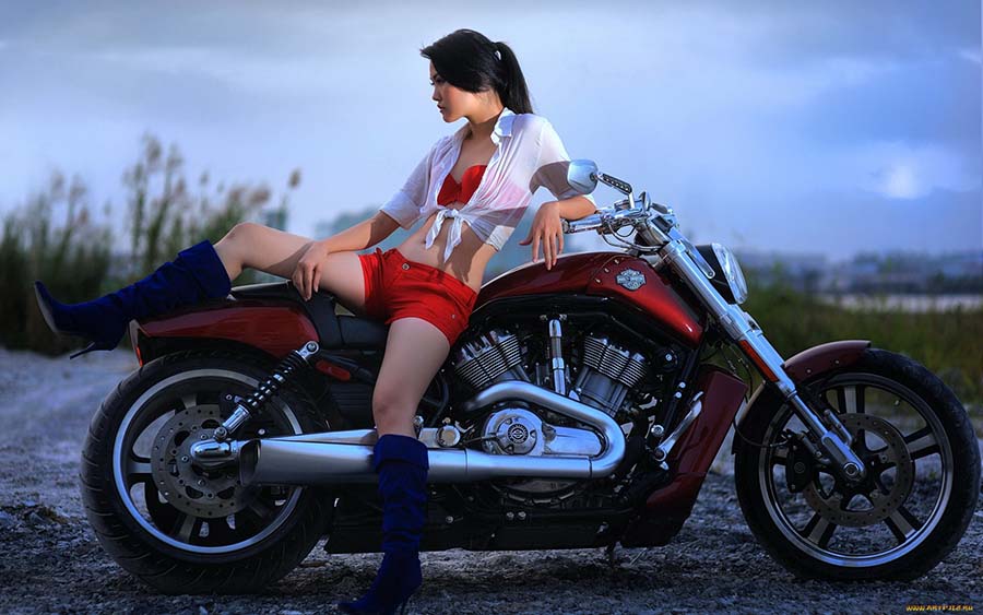 Beautiful girls and motorcycles in Zhuji
