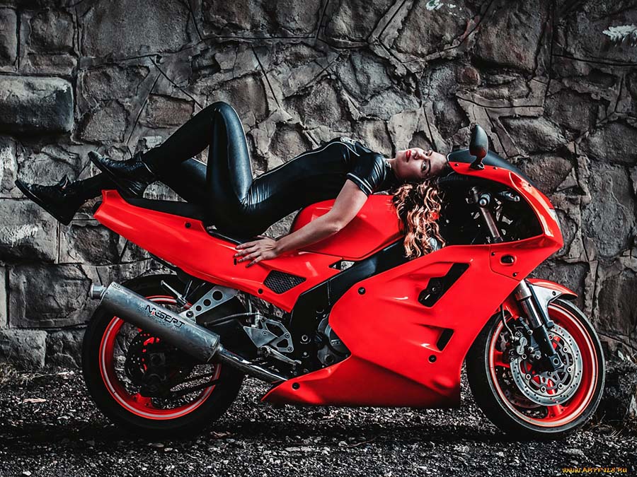 Beautiful girl Beautiful girls and motorcycles in Zhuji