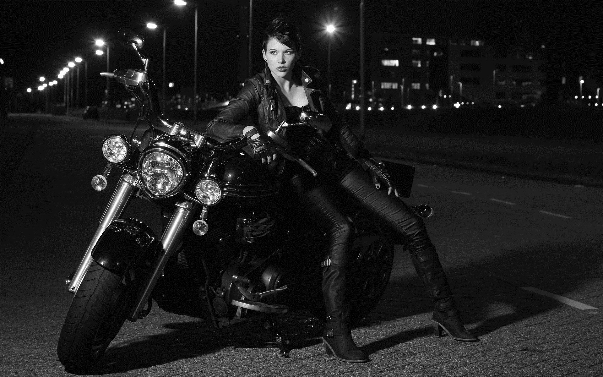 Photo Beautiful girls and motorcycles in Zhuji