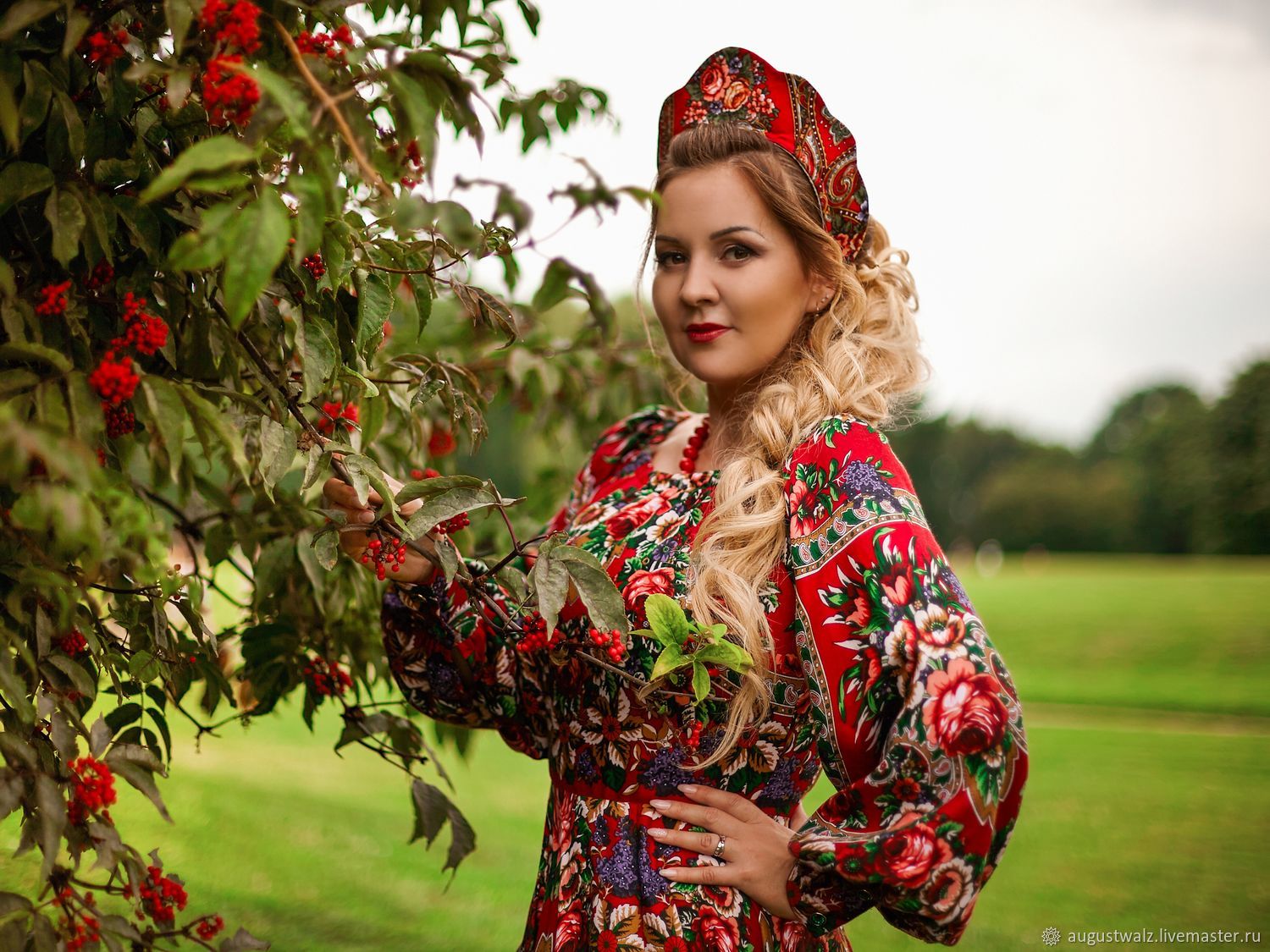 Women in Slavic costumes in Zhuji