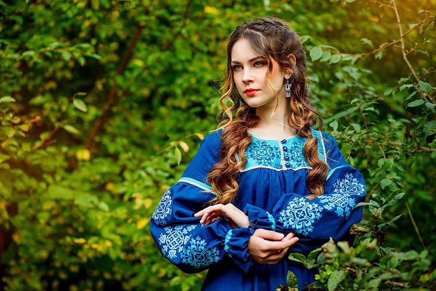 Sexy photo Women in Slavic costumes in Zhuji