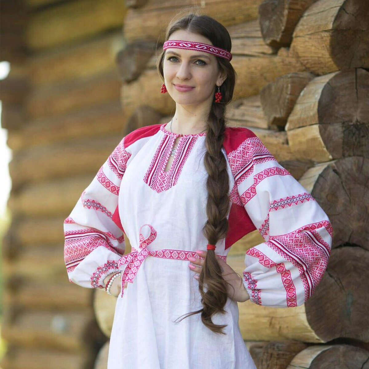 Girls in Slavic costumes in Zhuji