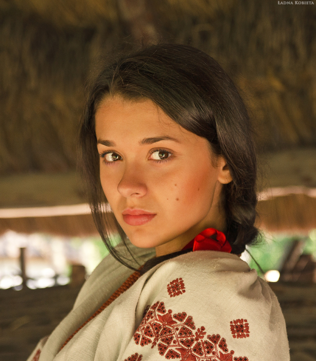 Girls in Slavic costumes in Zhuji