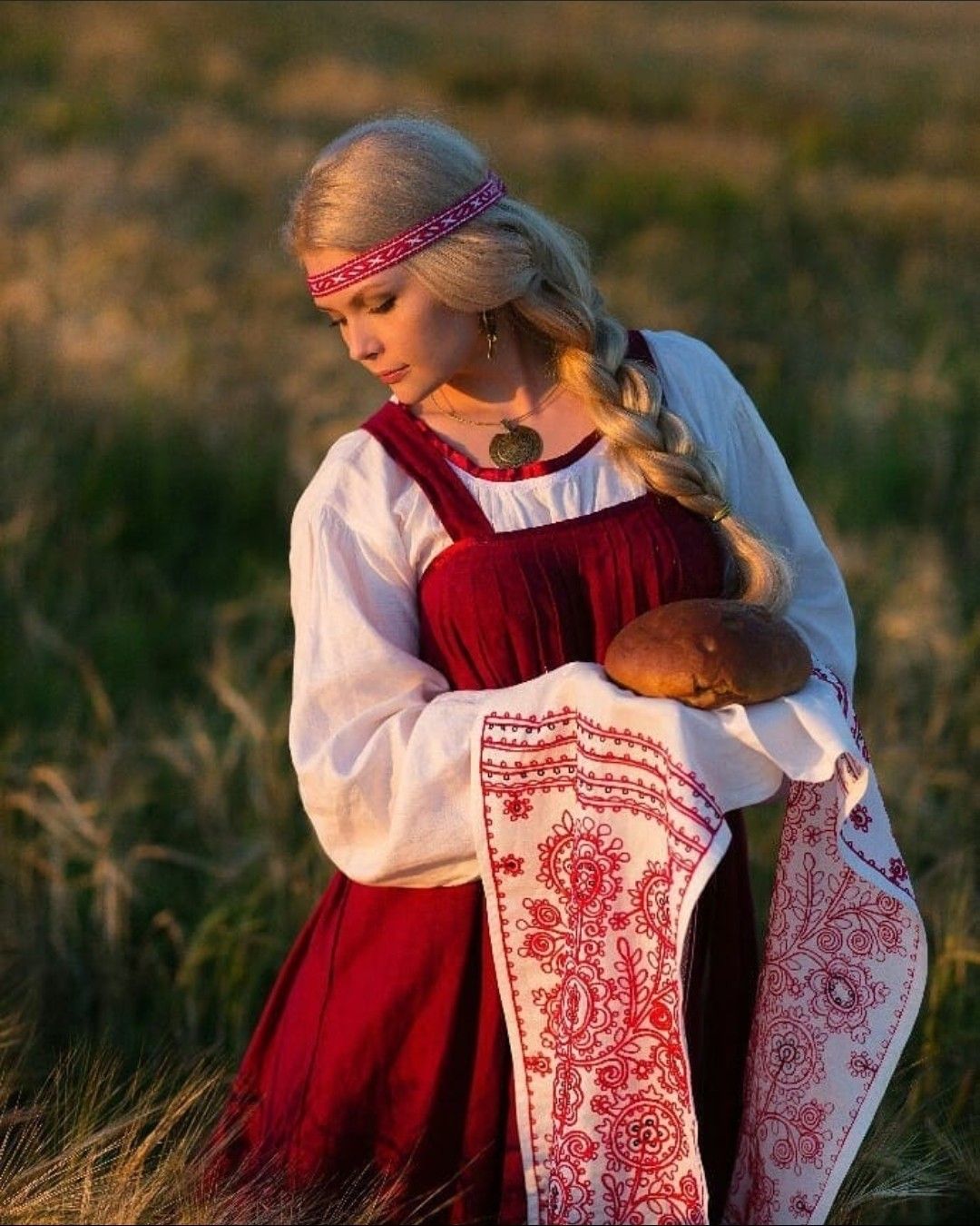 Girls in Slavic costumes in Zhuji