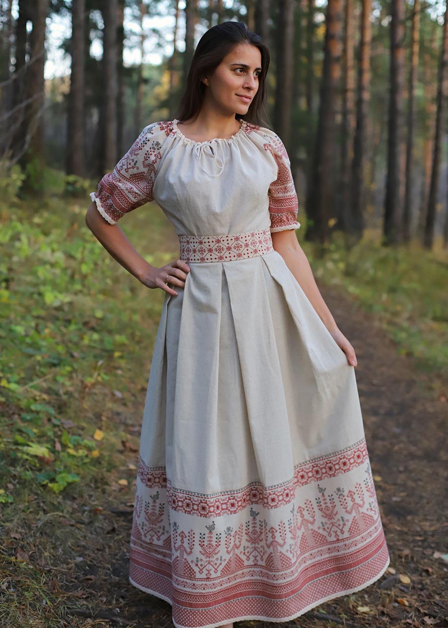 Girls in Slavic costumes in Zhuji